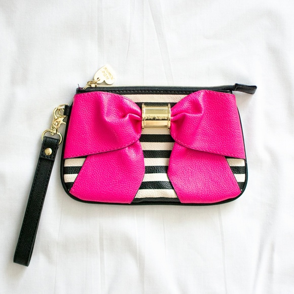 Betsey Johnson Handbags - Betsey Johnson Wristlet Clutch with Bow EUC